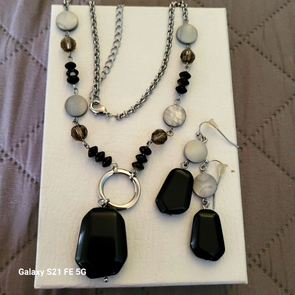 LaFazia Necklace And Earring Set